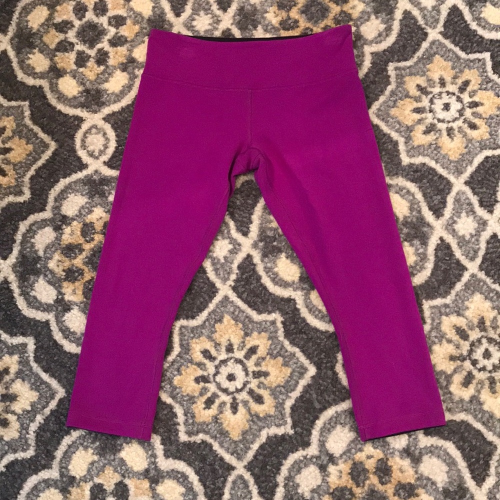Reversible Lululemon Wunder Under Crops!